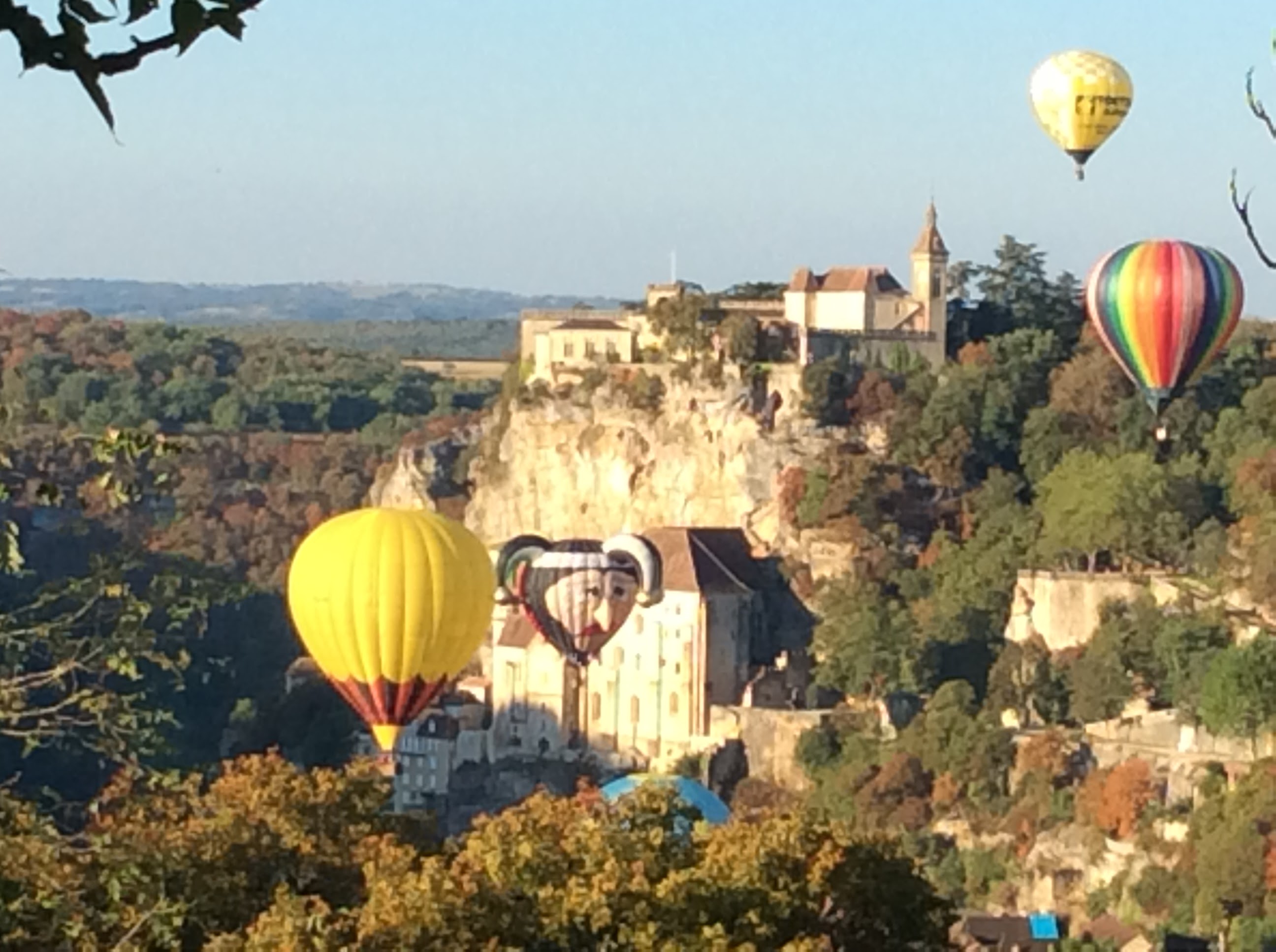 Venez admirer les montgolfières survoler Rocamadour!