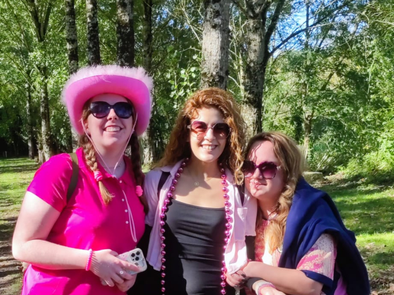 L'équipe de Beaux Villages soutient Octobre Rose avec une marche parrainée