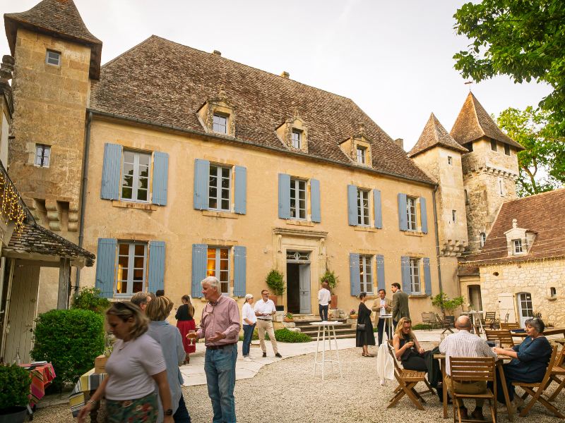 Une soirée au Château Ladausse – Beaux Villages Prestige organise son premier vernissage